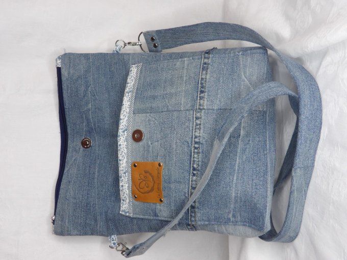 Sac bandouilière Plié en jean bleu et Liberty