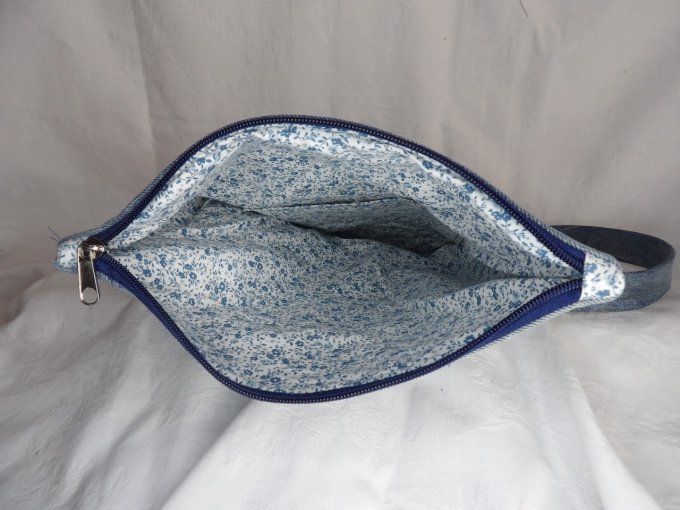 Sac bandouilière Plié en jean bleu et Liberty