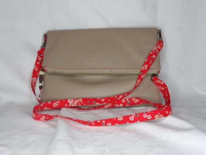 Sac bandouilière beige et rouge